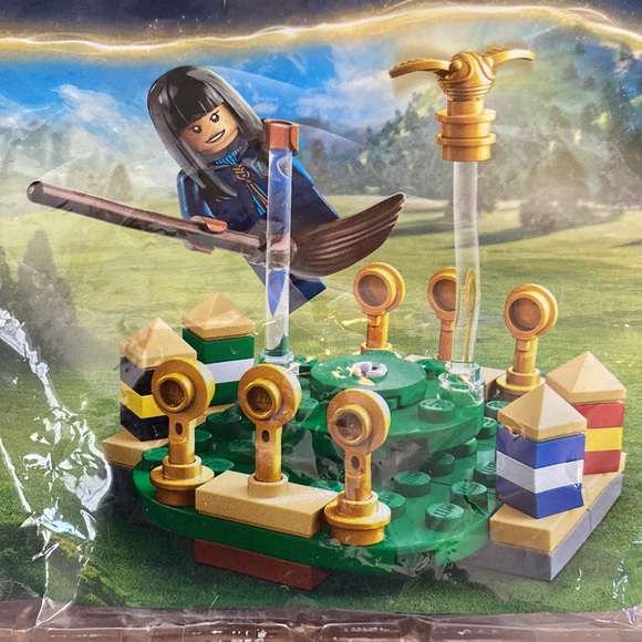 Lego Harry Potter Quidditch Practice #30651 - Picture 3 of 4